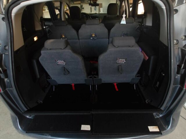 Сірий Пежо 5008, об'ємом двигуна 1.6 л та пробігом 192 тис. км за 9100 $, фото 16 на Automoto.ua