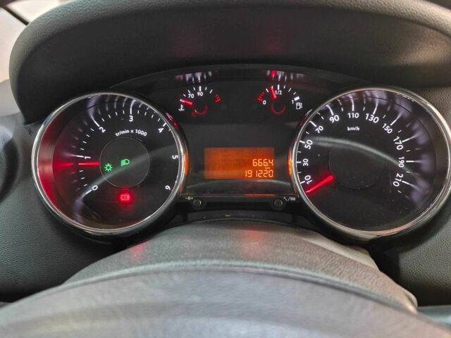 Сірий Пежо 5008, об'ємом двигуна 1.6 л та пробігом 192 тис. км за 9100 $, фото 19 на Automoto.ua