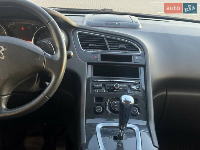 Сірий Пежо 5008, об'ємом двигуна 1.6 л та пробігом 269 тис. км за 7700 $, фото 25 на Automoto.ua