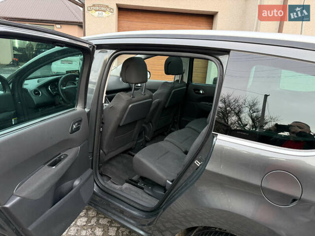 Серый Пежо 5008, объемом двигателя 2 л и пробегом 231 тыс. км за 9500 $, фото 17 на Automoto.ua