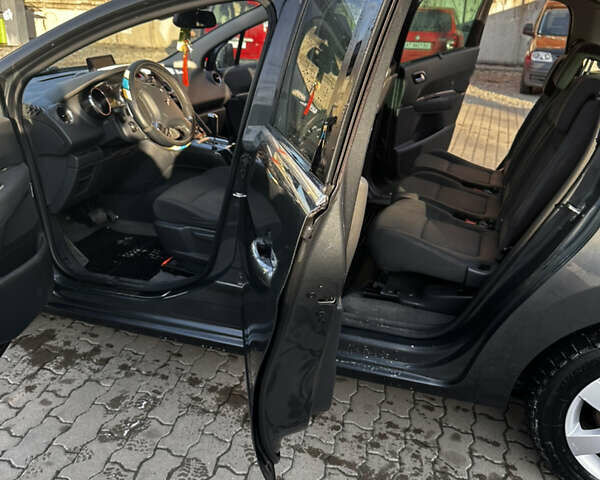 Сірий Пежо 5008, об'ємом двигуна 1.56 л та пробігом 245 тис. км за 8000 $, фото 5 на Automoto.ua