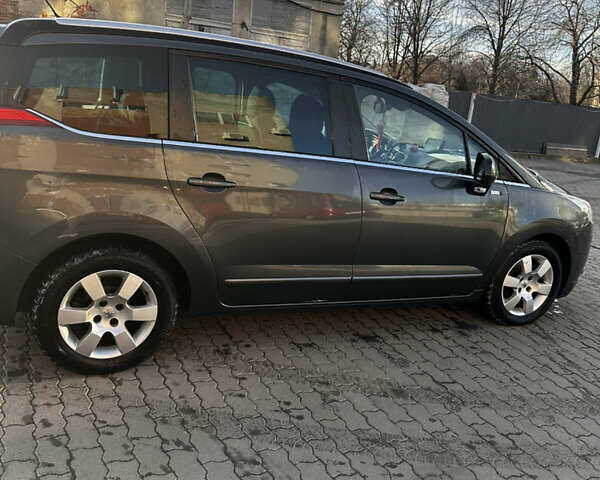 Сірий Пежо 5008, об'ємом двигуна 1.56 л та пробігом 245 тис. км за 8000 $, фото 8 на Automoto.ua