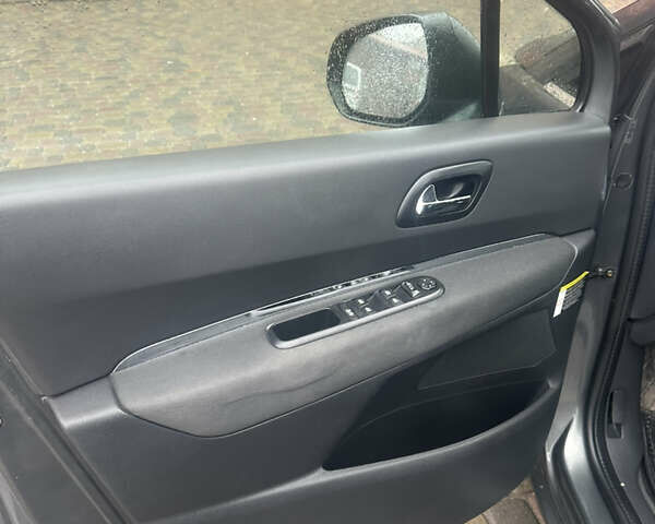 Серый Пежо 5008, объемом двигателя 1.6 л и пробегом 260 тыс. км за 10777 $, фото 12 на Automoto.ua