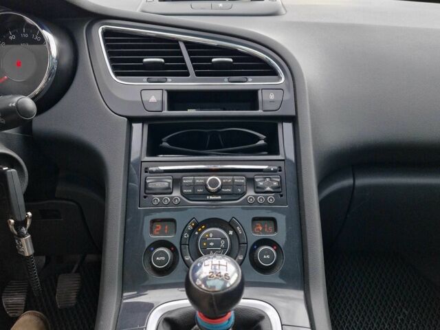 Сірий Пежо 5008, об'ємом двигуна 1.6 л та пробігом 192 тис. км за 9100 $, фото 9 на Automoto.ua