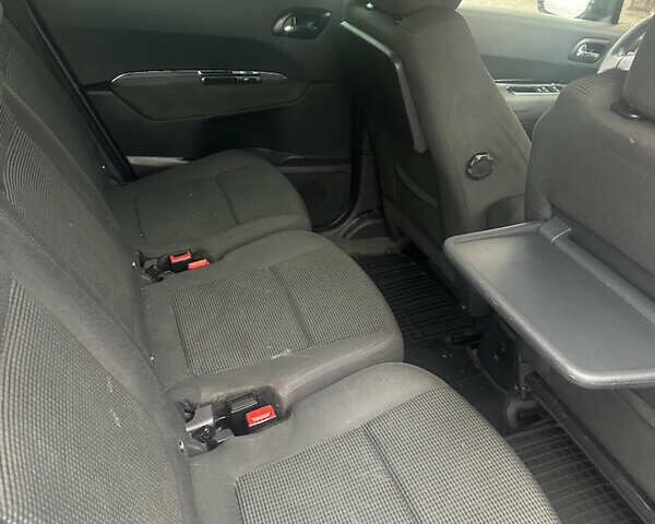 Серый Пежо 5008, объемом двигателя 1.6 л и пробегом 260 тыс. км за 10777 $, фото 8 на Automoto.ua