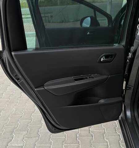 Серый Пежо 5008, объемом двигателя 2 л и пробегом 211 тыс. км за 10699 $, фото 22 на Automoto.ua