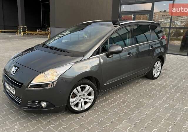 Серый Пежо 5008, объемом двигателя 2 л и пробегом 211 тыс. км за 10699 $, фото 3 на Automoto.ua