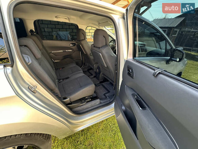 Сірий Пежо 5008, об'ємом двигуна 0 л та пробігом 264 тис. км за 9400 $, фото 4 на Automoto.ua