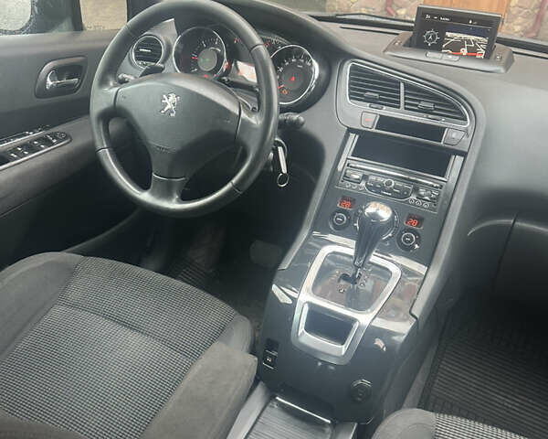 Серый Пежо 5008, объемом двигателя 1.6 л и пробегом 260 тыс. км за 10777 $, фото 9 на Automoto.ua