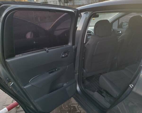 Сірий Пежо 5008, об'ємом двигуна 1.6 л та пробігом 256 тис. км за 8300 $, фото 13 на Automoto.ua