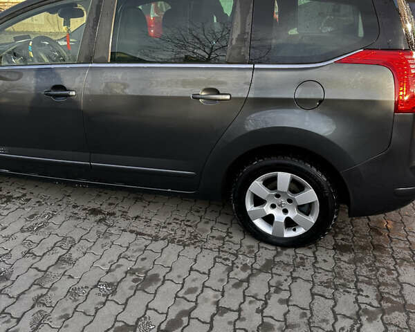Сірий Пежо 5008, об'ємом двигуна 1.56 л та пробігом 245 тис. км за 8000 $, фото 1 на Automoto.ua