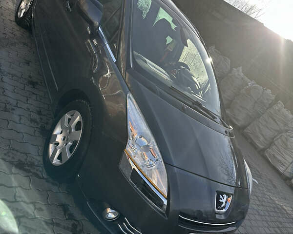 Сірий Пежо 5008, об'ємом двигуна 1.56 л та пробігом 245 тис. км за 8000 $, фото 6 на Automoto.ua