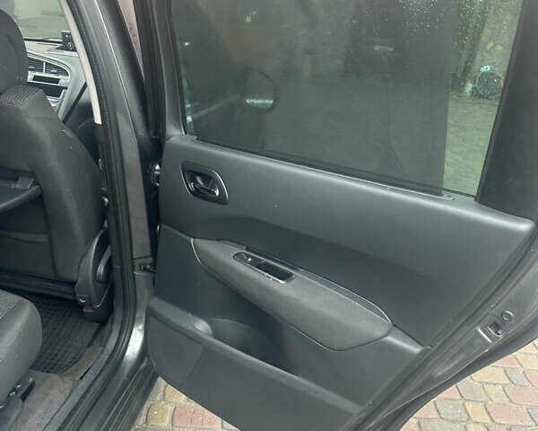 Серый Пежо 5008, объемом двигателя 1.6 л и пробегом 260 тыс. км за 10777 $, фото 10 на Automoto.ua