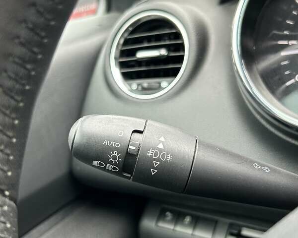 Серый Пежо 5008, объемом двигателя 1.6 л и пробегом 254 тыс. км за 7000 $, фото 32 на Automoto.ua