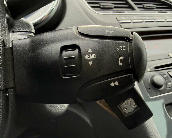 Серый Пежо 5008, объемом двигателя 1.6 л и пробегом 269 тыс. км за 7500 $, фото 3 на Automoto.ua