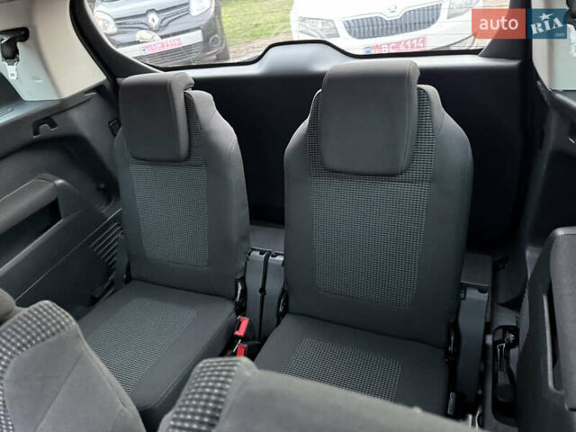 Серый Пежо 5008, объемом двигателя 2 л и пробегом 231 тыс. км за 9500 $, фото 19 на Automoto.ua