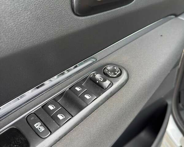 Серый Пежо 5008, объемом двигателя 1.6 л и пробегом 269 тыс. км за 7500 $, фото 26 на Automoto.ua