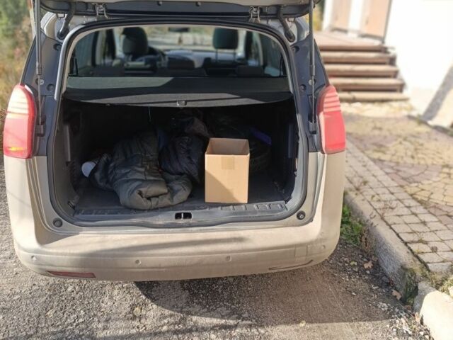 Сірий Пежо 5008, об'ємом двигуна 8 л та пробігом 350 тис. км за 4000 $, фото 3 на Automoto.ua