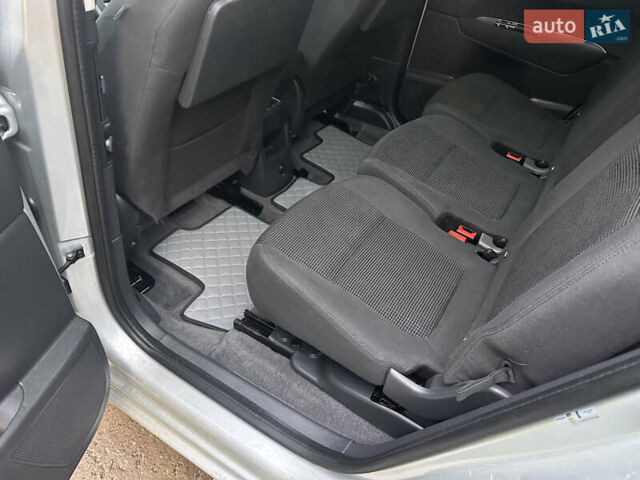 Сірий Пежо 5008, об'ємом двигуна 0 л та пробігом 264 тис. км за 9400 $, фото 9 на Automoto.ua