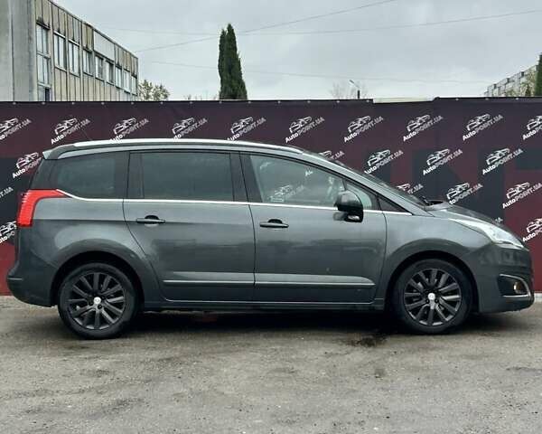 Серый Пежо 5008, объемом двигателя 1.6 л и пробегом 254 тыс. км за 7000 $, фото 3 на Automoto.ua