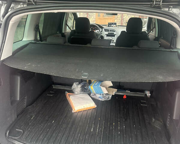 Серый Пежо 5008, объемом двигателя 1.6 л и пробегом 260 тыс. км за 10777 $, фото 11 на Automoto.ua