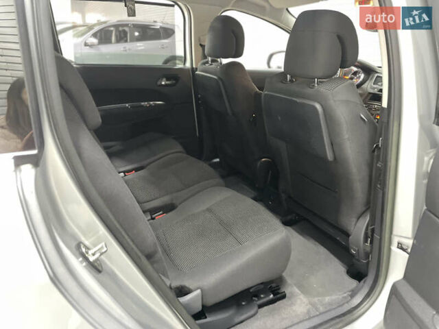 Сірий Пежо 5008, об'ємом двигуна 1.6 л та пробігом 237 тис. км за 10650 $, фото 25 на Automoto.ua