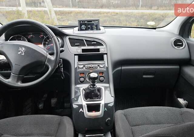 Сірий Пежо 5008, об'ємом двигуна 1.56 л та пробігом 263 тис. км за 10200 $, фото 15 на Automoto.ua