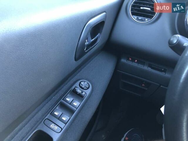 Сірий Пежо 5008, об'ємом двигуна 1.6 л та пробігом 185 тис. км за 10800 $, фото 47 на Automoto.ua