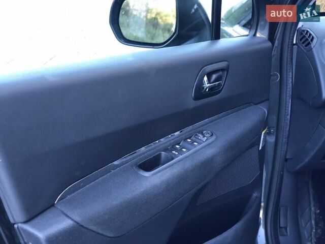 Сірий Пежо 5008, об'ємом двигуна 1.6 л та пробігом 185 тис. км за 10800 $, фото 17 на Automoto.ua