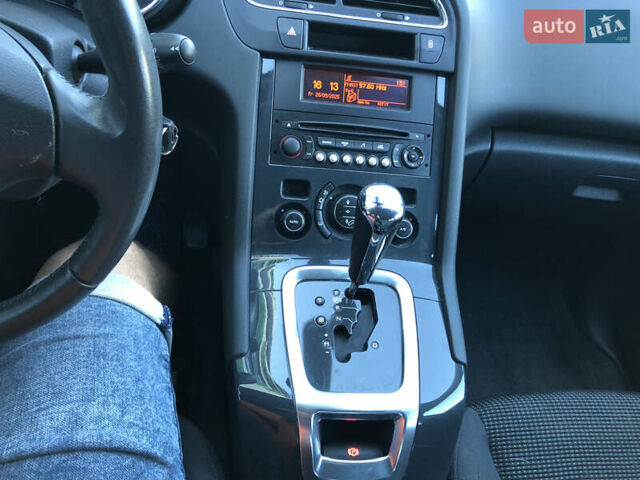 Сірий Пежо 5008, об'ємом двигуна 1.6 л та пробігом 185 тис. км за 10400 $, фото 51 на Automoto.ua