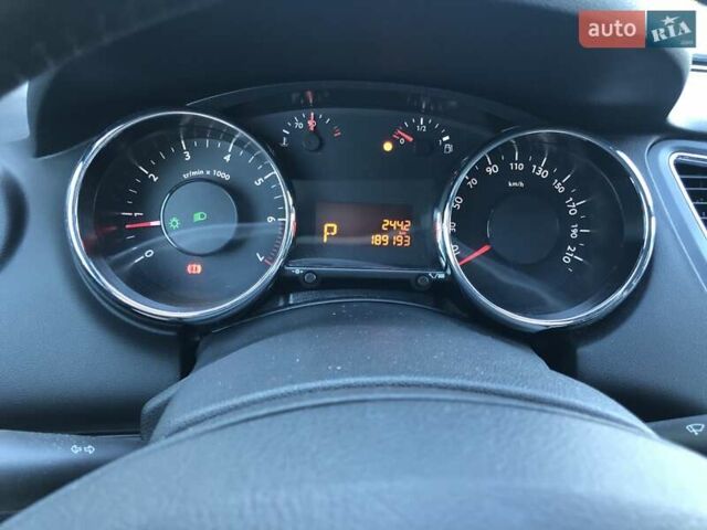 Сірий Пежо 5008, об'ємом двигуна 1.6 л та пробігом 185 тис. км за 10800 $, фото 46 на Automoto.ua