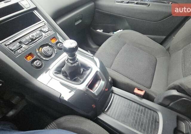 Сірий Пежо 5008, об'ємом двигуна 1.56 л та пробігом 263 тис. км за 10200 $, фото 17 на Automoto.ua