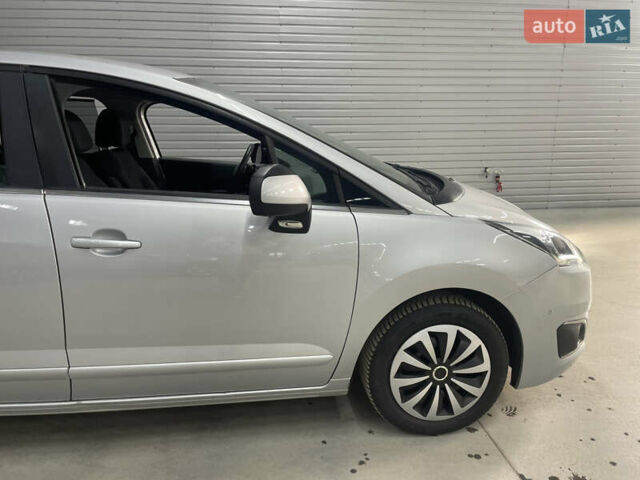 Сірий Пежо 5008, об'ємом двигуна 1.6 л та пробігом 237 тис. км за 10650 $, фото 8 на Automoto.ua