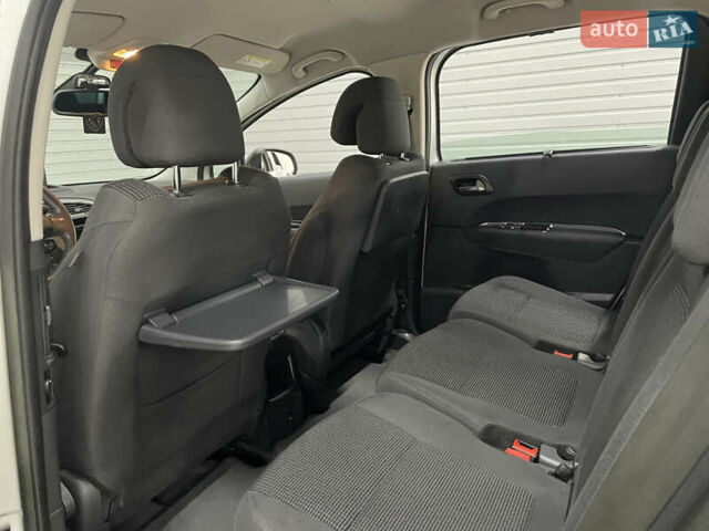 Серый Пежо 5008, объемом двигателя 1.6 л и пробегом 237 тыс. км за 10650 $, фото 39 на Automoto.ua