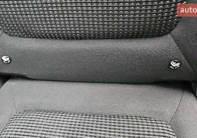 Сірий Пежо 5008, об'ємом двигуна 1.56 л та пробігом 263 тис. км за 10200 $, фото 35 на Automoto.ua