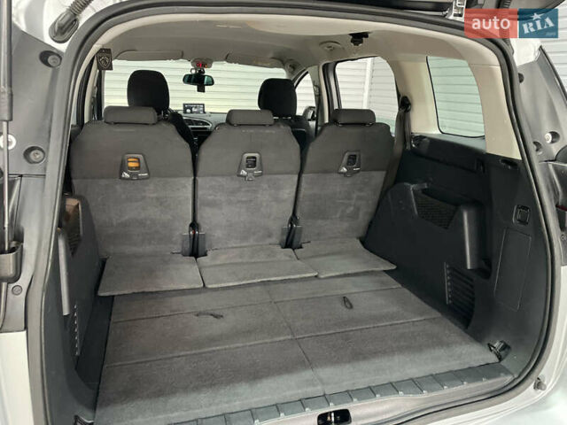 Серый Пежо 5008, объемом двигателя 1.6 л и пробегом 237 тыс. км за 10650 $, фото 31 на Automoto.ua