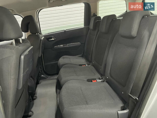 Сірий Пежо 5008, об'ємом двигуна 1.6 л та пробігом 237 тис. км за 10650 $, фото 32 на Automoto.ua