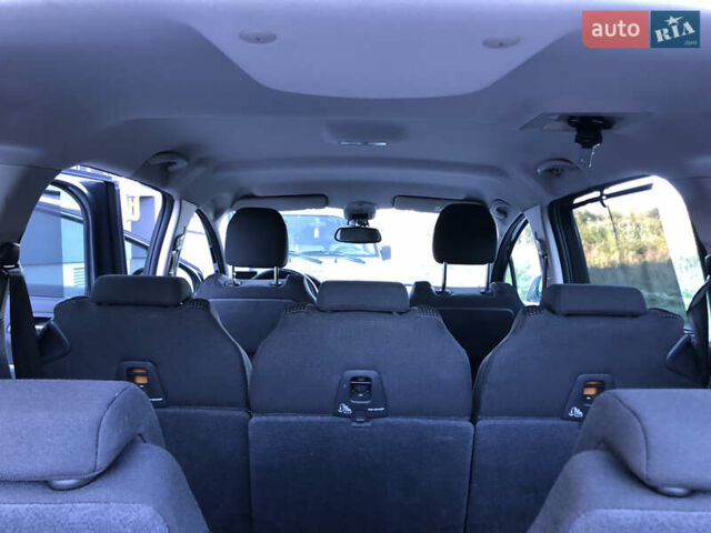 Сірий Пежо 5008, об'ємом двигуна 1.6 л та пробігом 185 тис. км за 10400 $, фото 43 на Automoto.ua