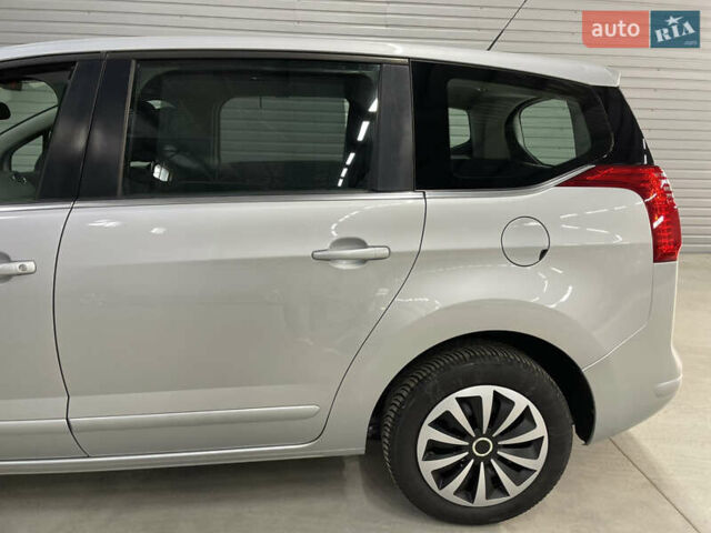 Сірий Пежо 5008, об'ємом двигуна 1.6 л та пробігом 237 тис. км за 10650 $, фото 36 на Automoto.ua