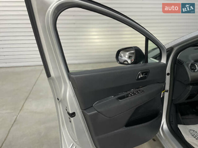 Серый Пежо 5008, объемом двигателя 1.6 л и пробегом 237 тыс. км за 10650 $, фото 35 на Automoto.ua