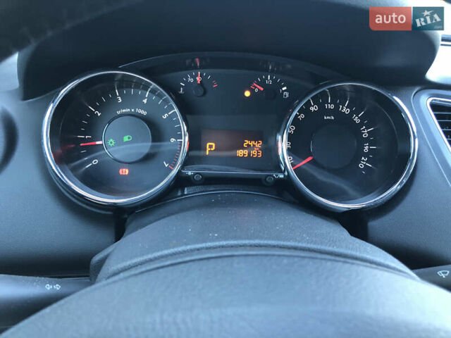 Сірий Пежо 5008, об'ємом двигуна 1.6 л та пробігом 185 тис. км за 10400 $, фото 52 на Automoto.ua