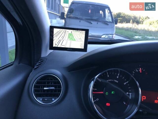 Сірий Пежо 5008, об'ємом двигуна 1.6 л та пробігом 185 тис. км за 10800 $, фото 49 на Automoto.ua