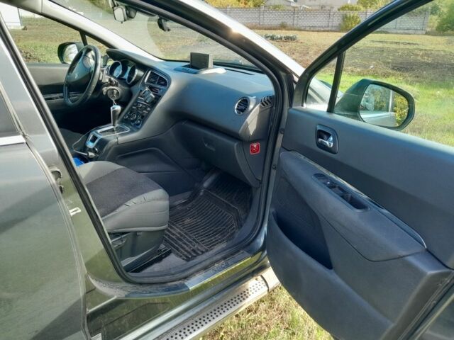 Сірий Пежо 5008, об'ємом двигуна 1.6 л та пробігом 300 тис. км за 9000 $, фото 7 на Automoto.ua