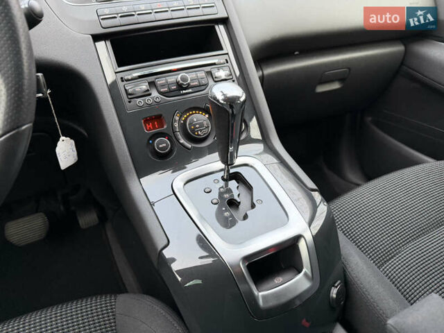 Сірий Пежо 5008, об'ємом двигуна 1.6 л та пробігом 200 тис. км за 12300 $, фото 60 на Automoto.ua