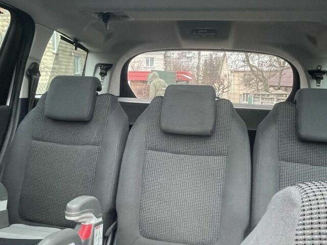 Серый Пежо 5008, объемом двигателя 2 л и пробегом 240 тыс. км за 12300 $, фото 15 на Automoto.ua