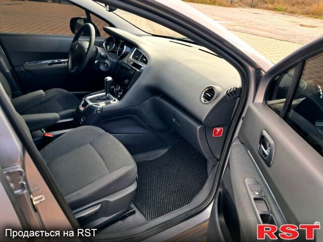 Серый Пежо 5008, объемом двигателя 1.6 л и пробегом 140 тыс. км за 9999 $, фото 12 на Automoto.ua