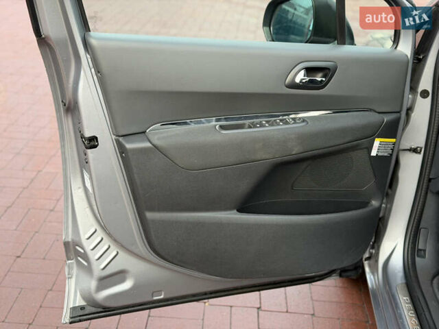 Сірий Пежо 5008, об'ємом двигуна 1.6 л та пробігом 200 тис. км за 12300 $, фото 16 на Automoto.ua