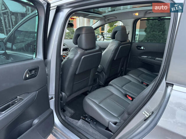 Сірий Пежо 5008, об'ємом двигуна 1.6 л та пробігом 223 тис. км за 10750 $, фото 113 на Automoto.ua