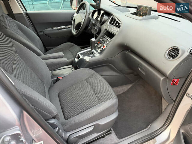 Сірий Пежо 5008, об'ємом двигуна 1.6 л та пробігом 200 тис. км за 12300 $, фото 53 на Automoto.ua