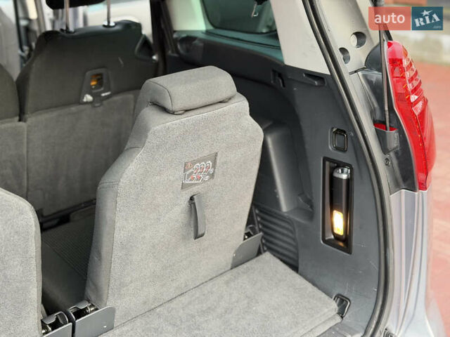 Сірий Пежо 5008, об'ємом двигуна 1.6 л та пробігом 200 тис. км за 12300 $, фото 36 на Automoto.ua